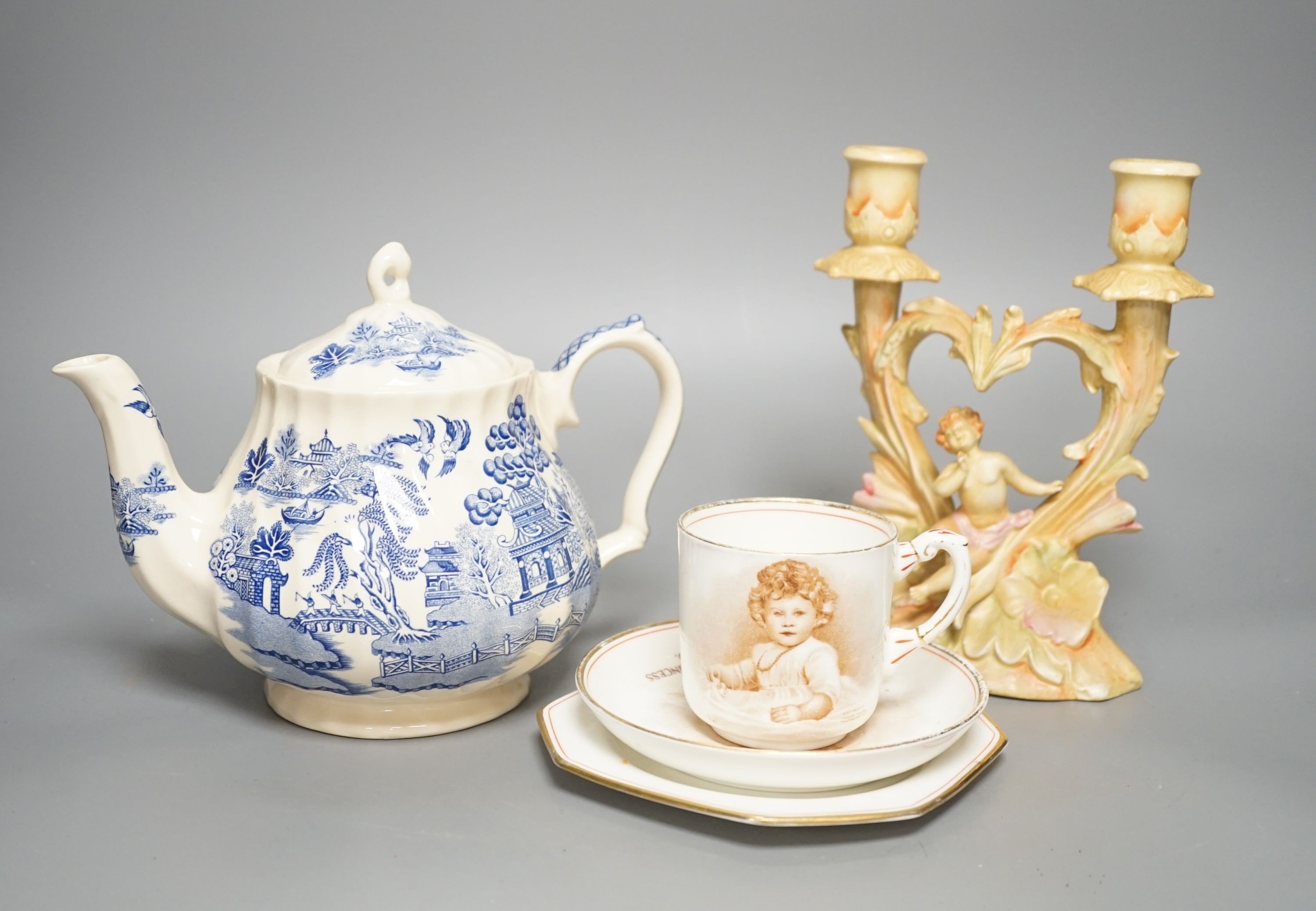 A quantity of mixed ceramics including Willow pattern teapot, coronation cup and saucer, studio pottery bowl etc.